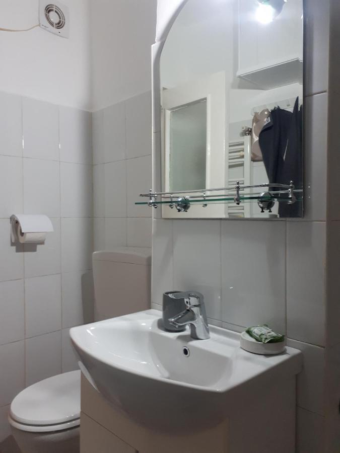 אזוגה Cocooning In A Lovely Mountain Suite - Two מראה חיצוני תמונה